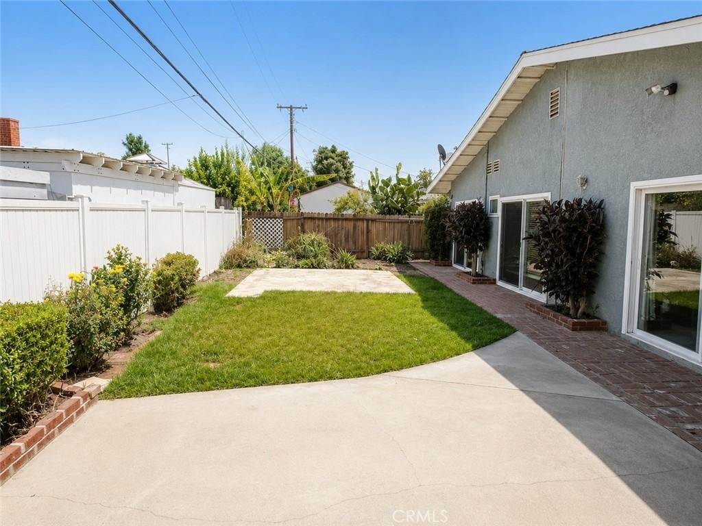 2025 E Idahome Street - Photo 2