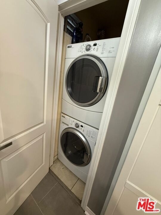 1043 Thompson Avenue - Photo 9