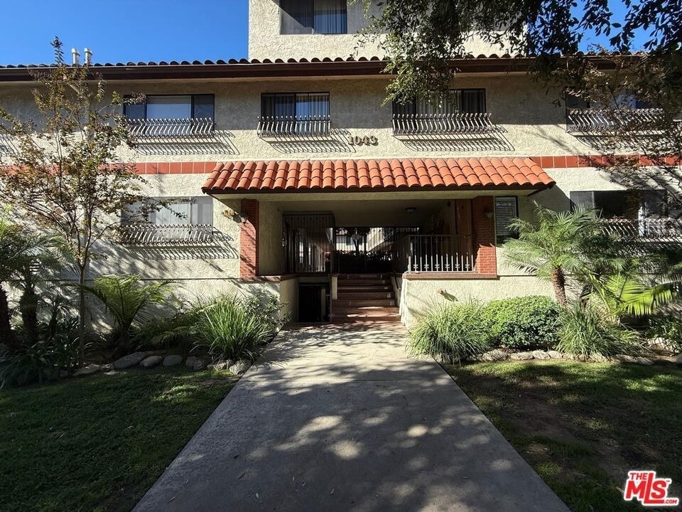 1043 Thompson Avenue - Photo 18