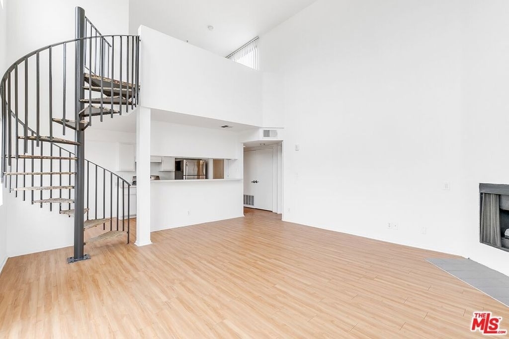 1616 Brockton Avenue - Photo 2