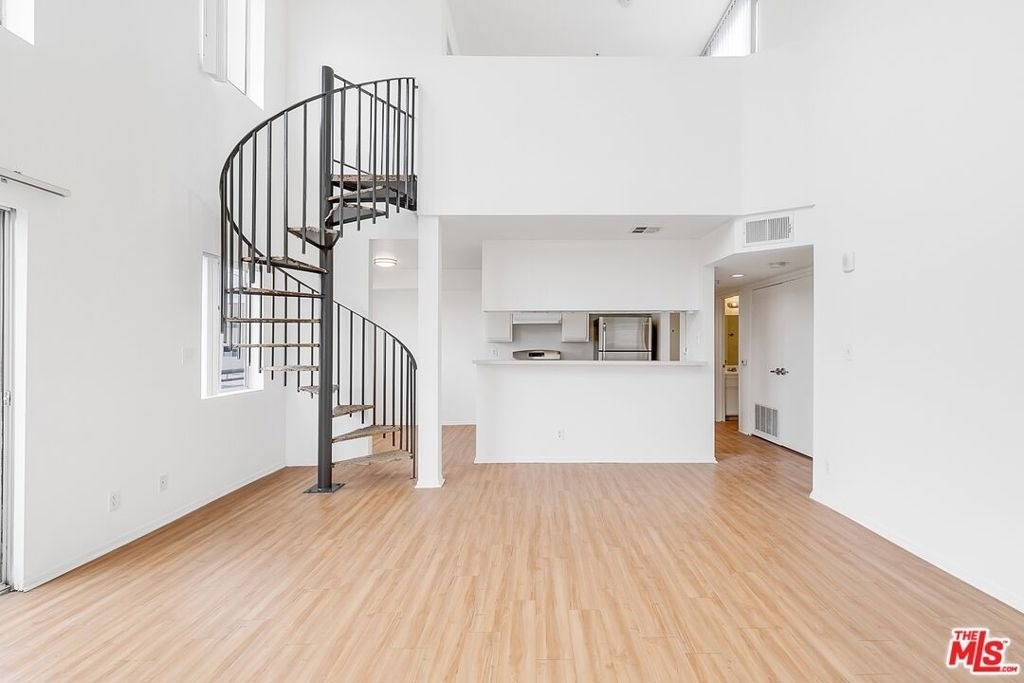 1616 Brockton Avenue - Photo 3