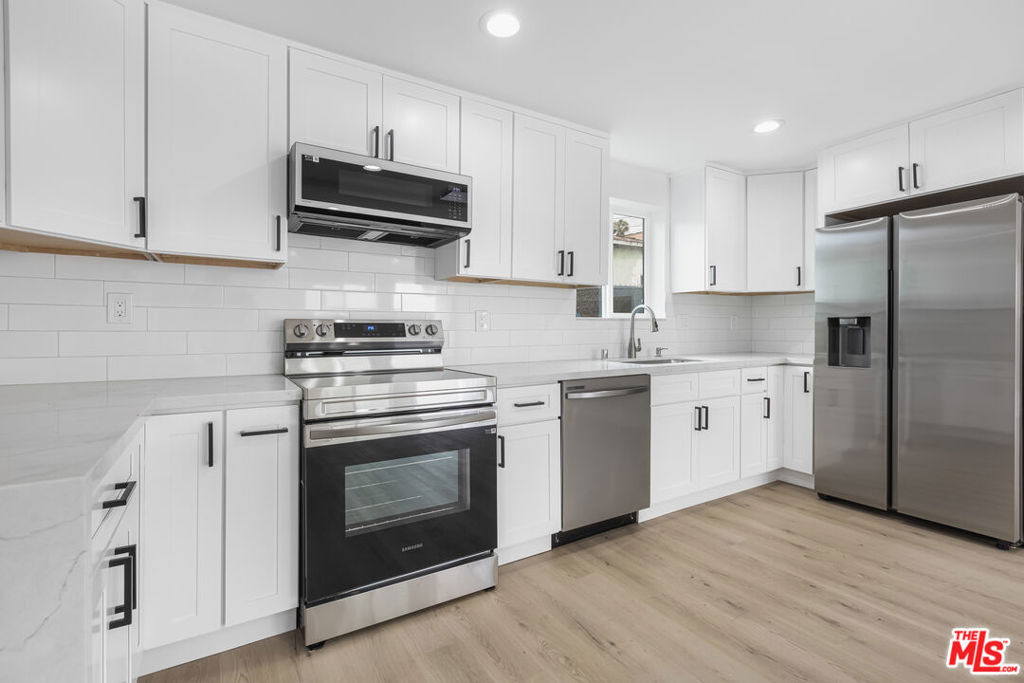 1613 W 209th Street - Photo 4