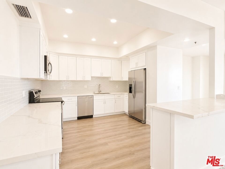 10390 Wilshire Boulevard - Photo 0