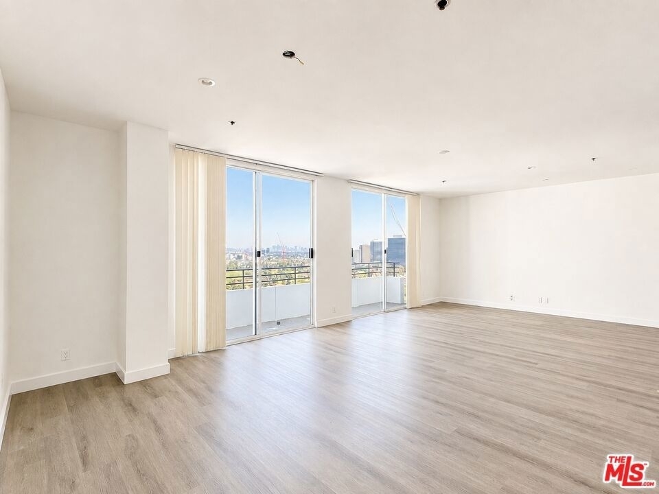 10390 Wilshire Boulevard - Photo 2