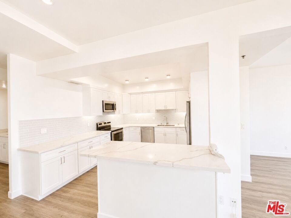 10390 Wilshire Boulevard - Photo 1