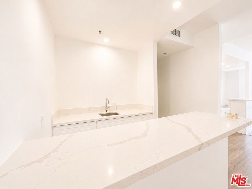 10390 Wilshire Boulevard - Photo 3