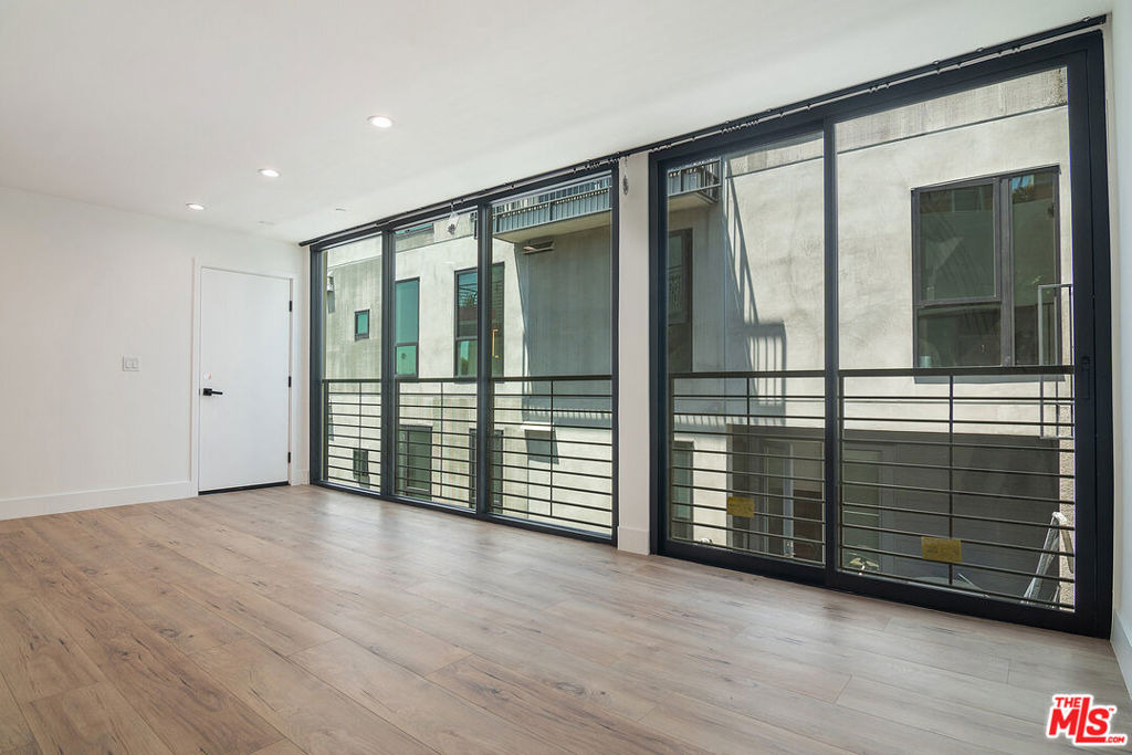 1236 N Fairfax Avenue - Photo 4