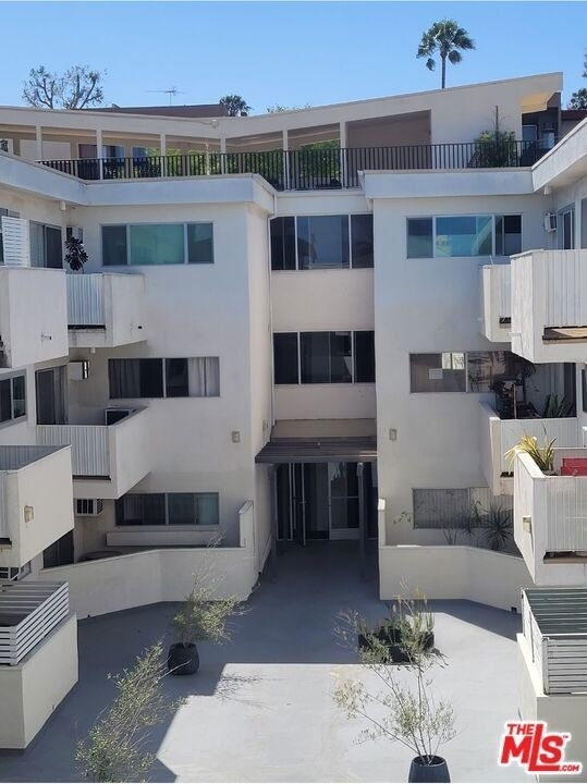 960 Larrabee Street - Photo 9