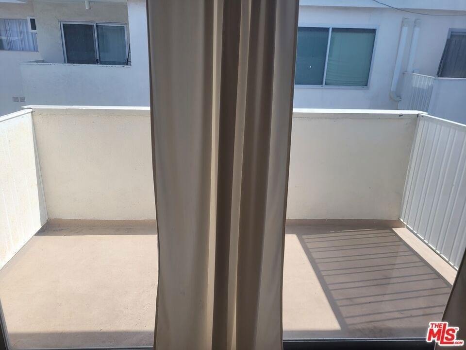 960 Larrabee Street - Photo 10