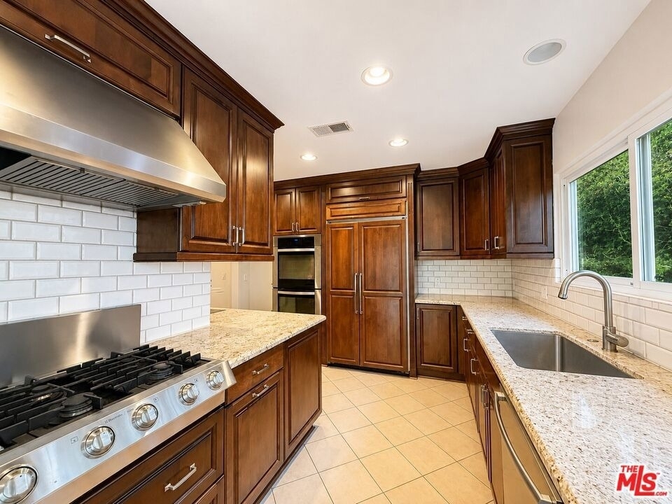 2200 S Canfield Avenue - Photo 0