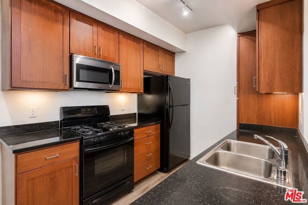 4060 Glencoe Avenue - Photo 2