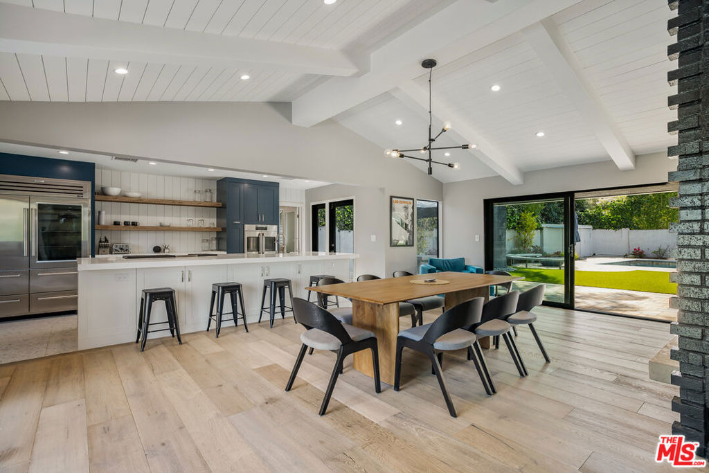 8400 Mulholland Drive - Photo 1