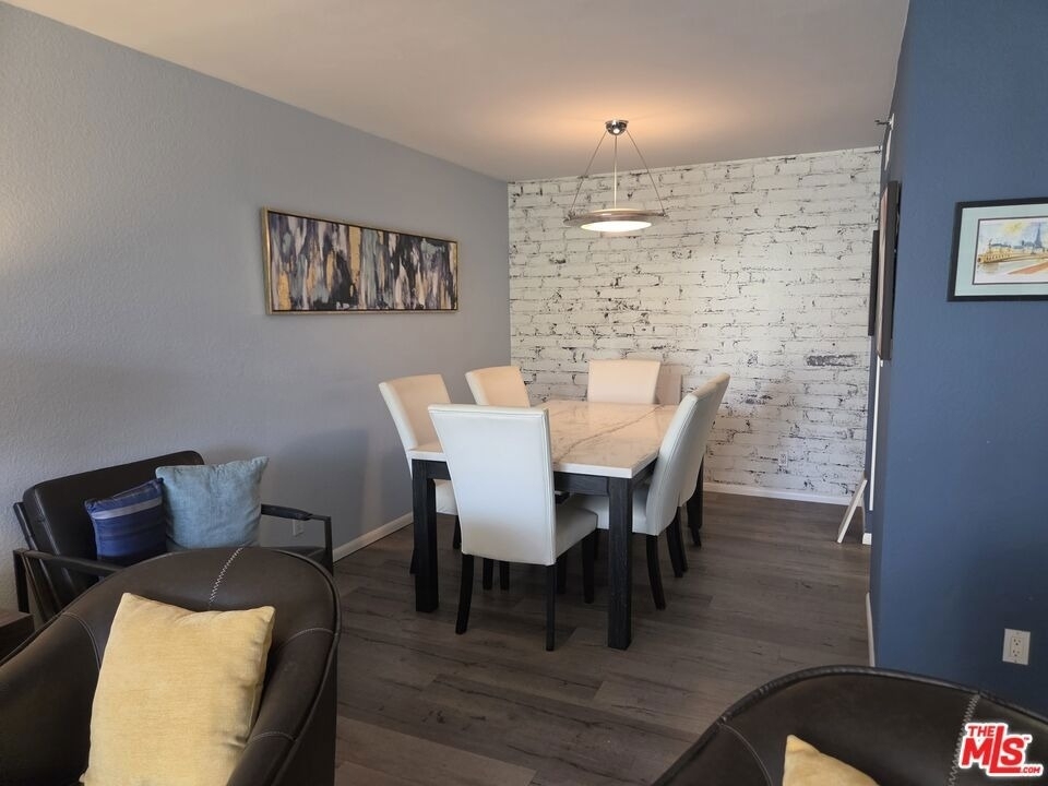 600 W 9th Street - Photo 8