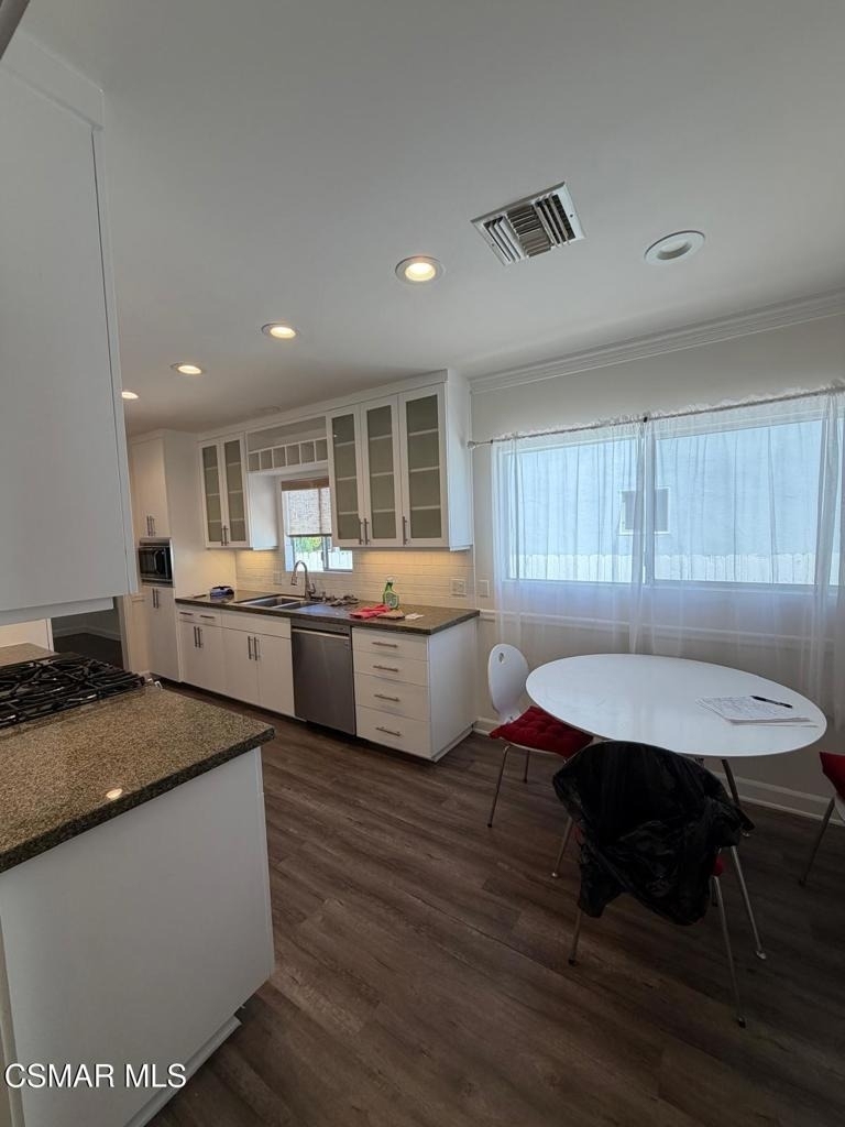 23723 Oxnard Street - Photo 3