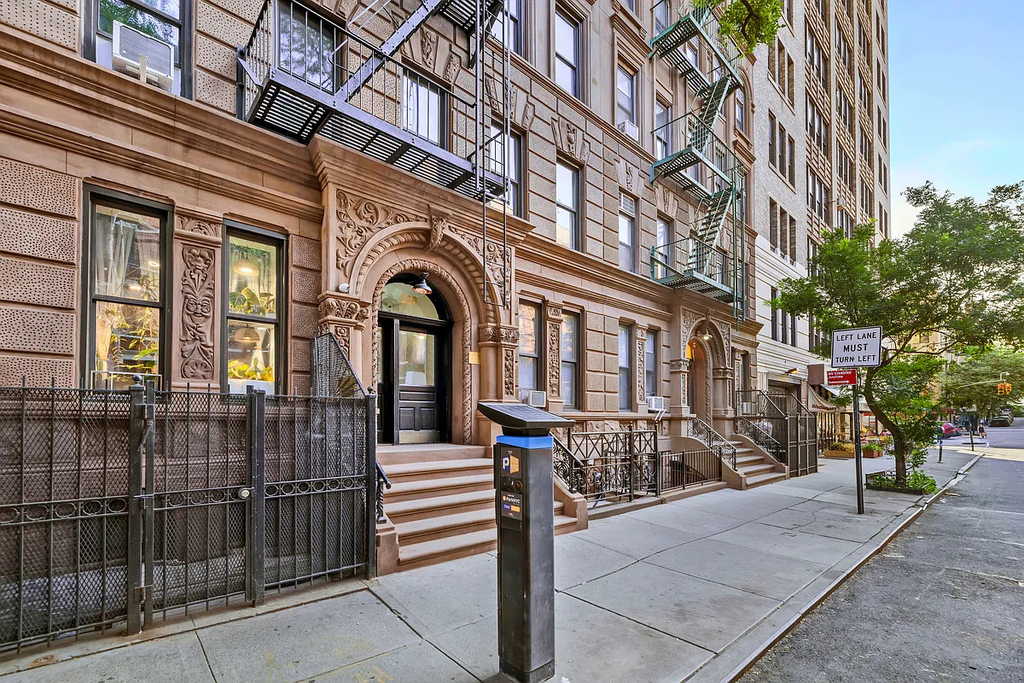 358 West 45th Street - Photo 5