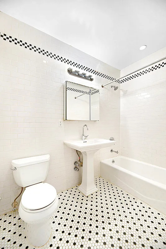 358 West 45th Street - Photo 4
