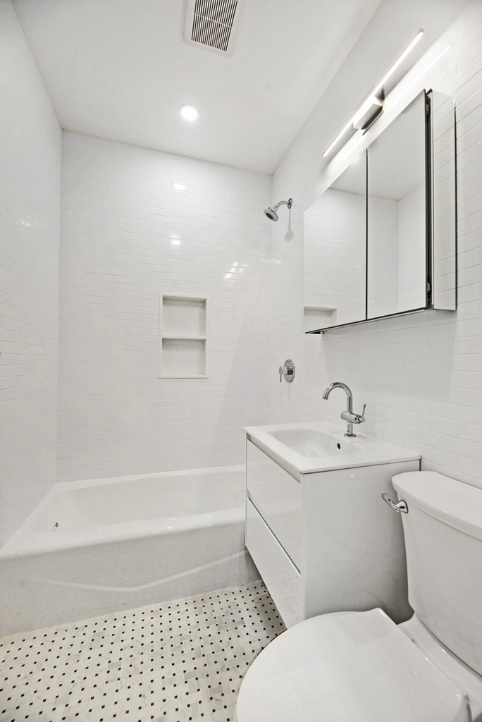 426 West 49th Street - Photo 4