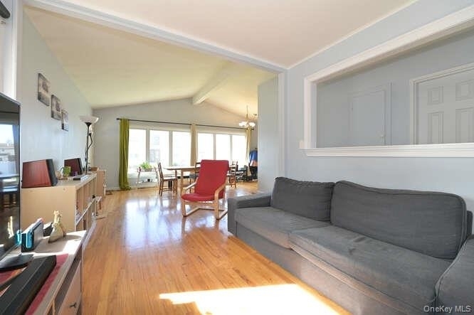 10 Pickwick Drive S - Photo 3