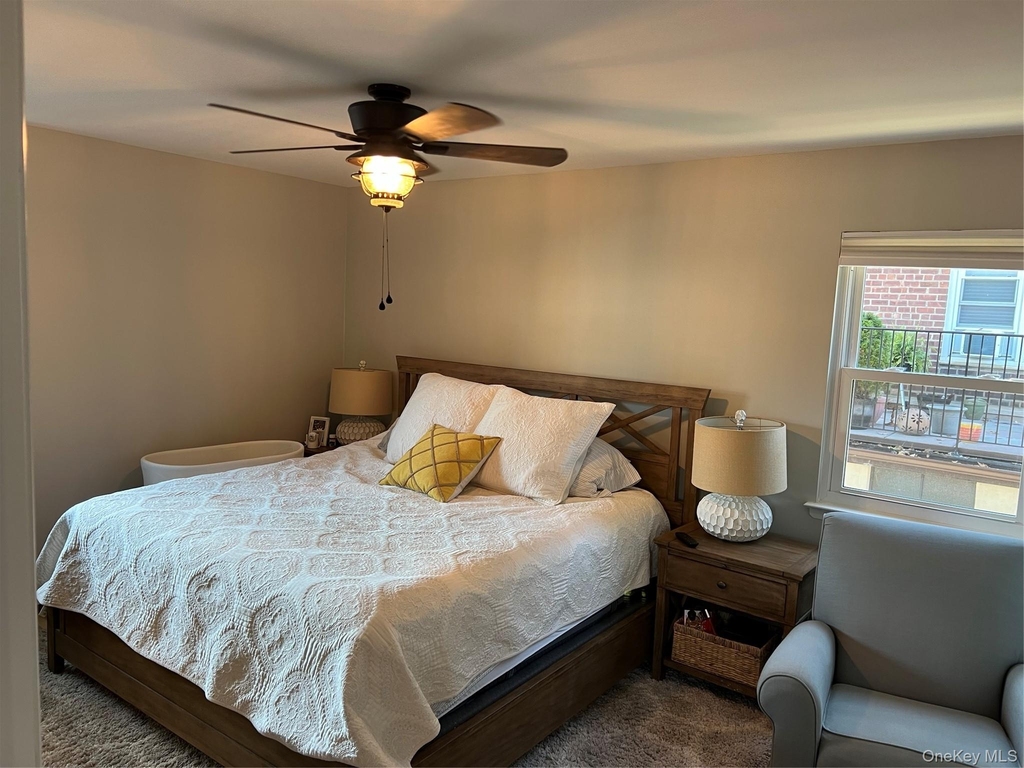 31 Roosevelt Place - Photo 12
