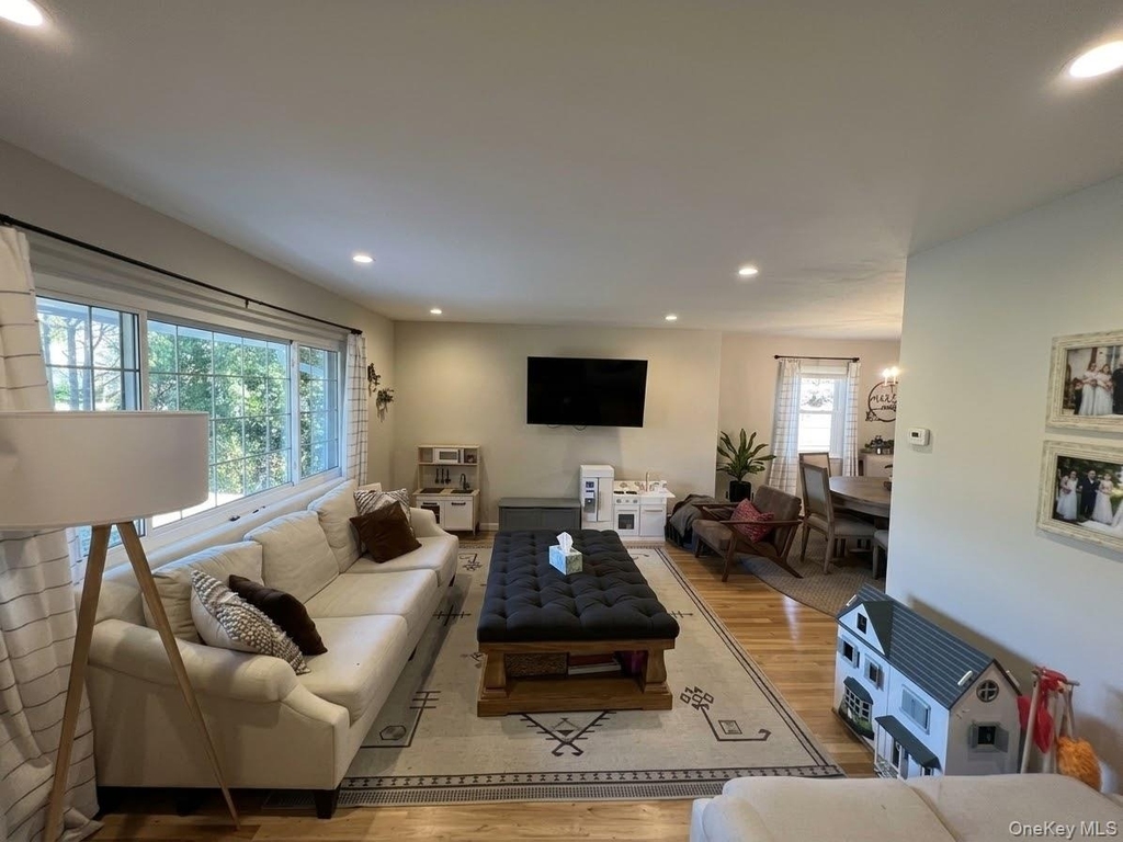 31 Roosevelt Place - Photo 10