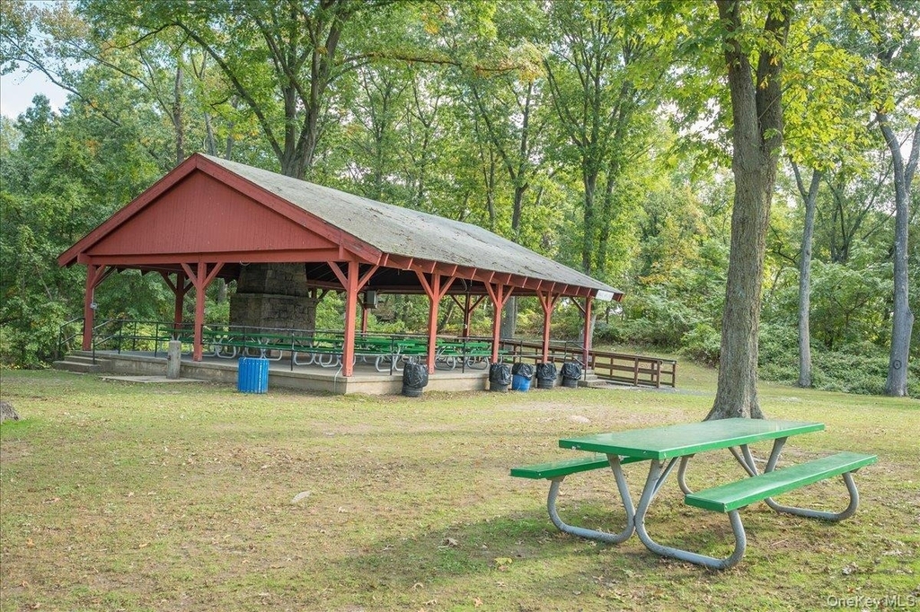 284 Park Avenue - Photo 32