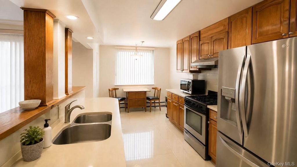 14477 Roosevelt Avenue - Photo 3