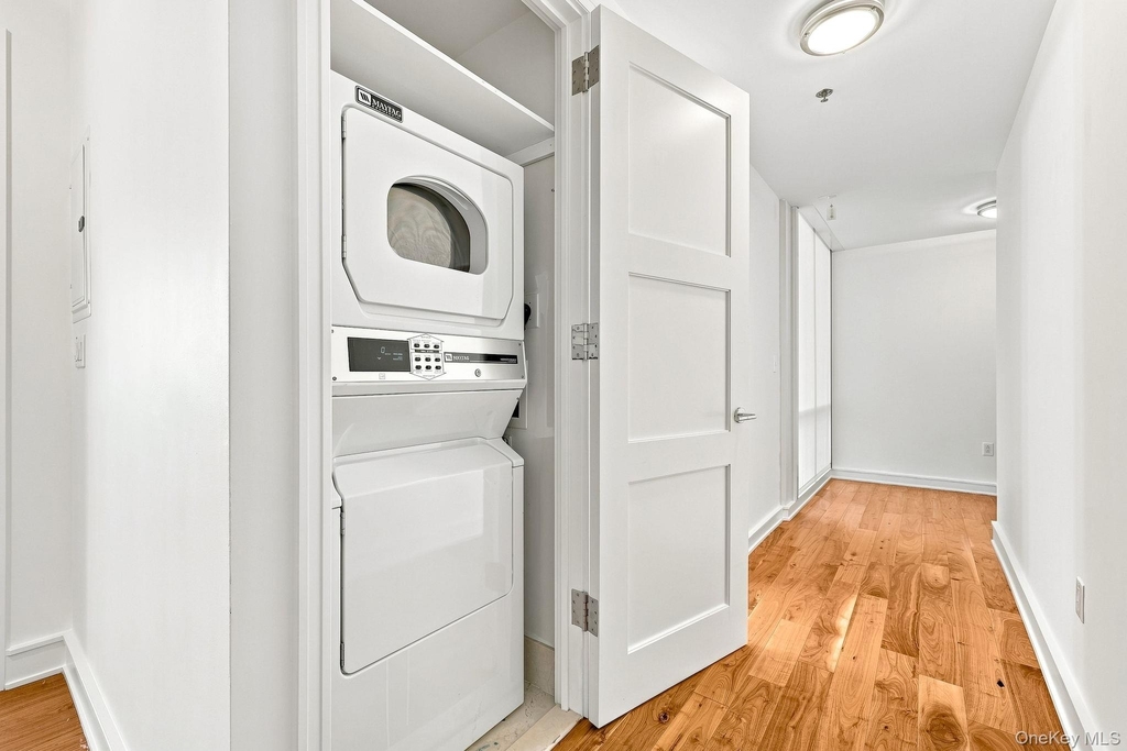 1 Renaissance Square - Photo 9