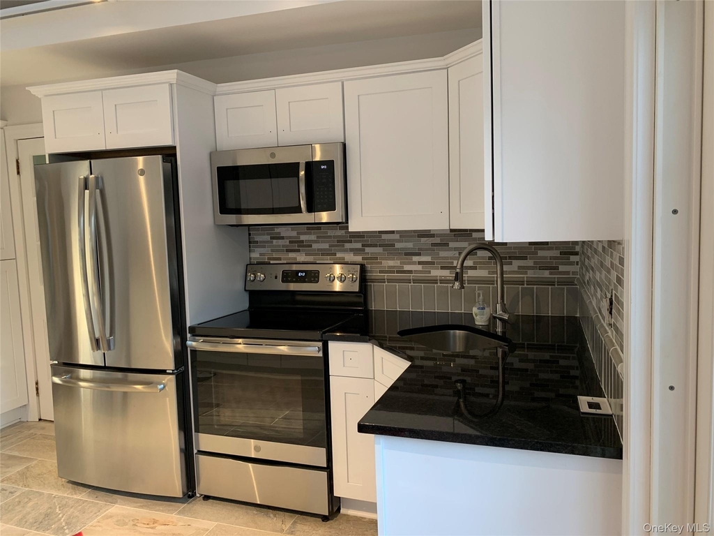74 Tyler Avenue - Photo 5