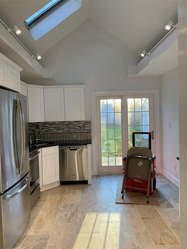 74 Tyler Avenue - Photo 4