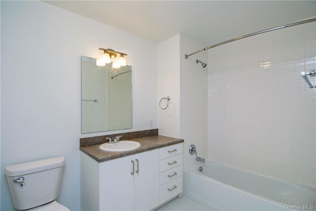 10 Byron Place - Photo 5