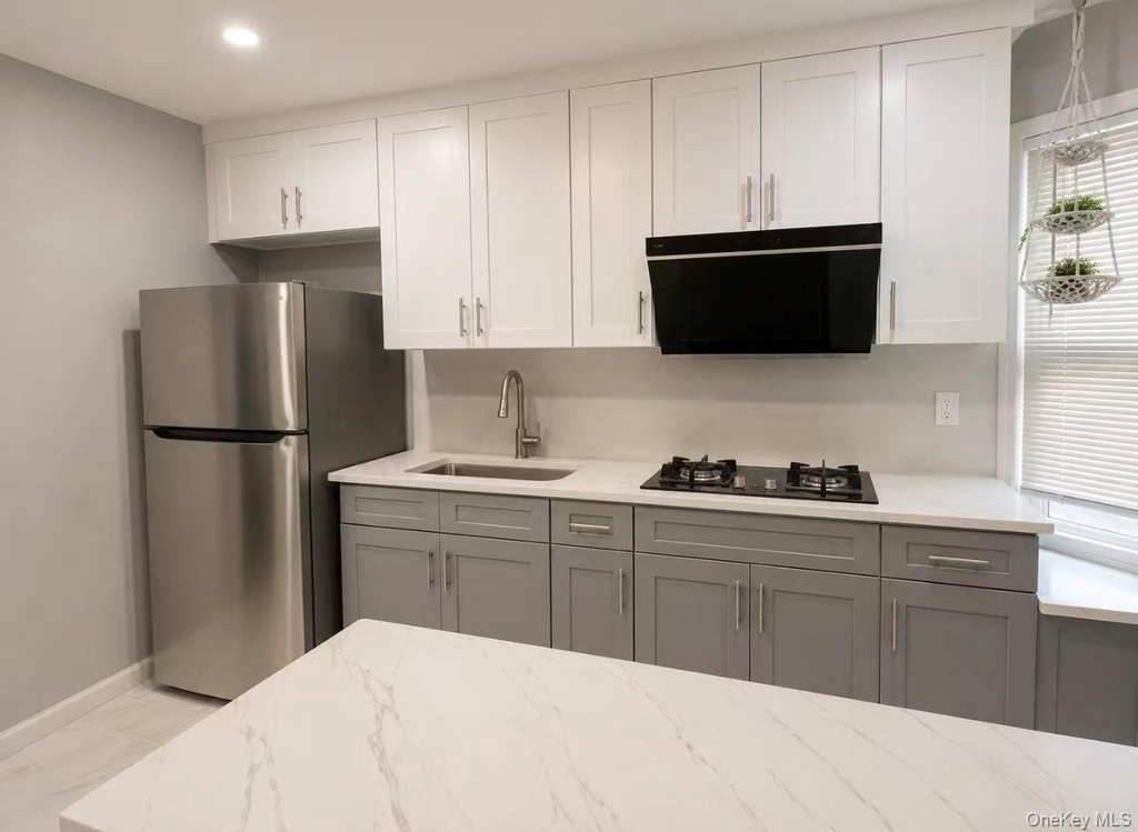 8753 95th Street - Photo 2