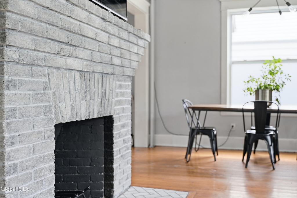 688 Myrtle Avenue - Photo 10