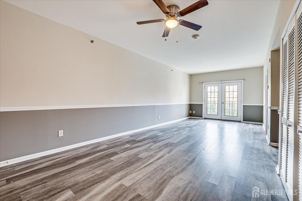 160 Durham Avenue - Photo 3