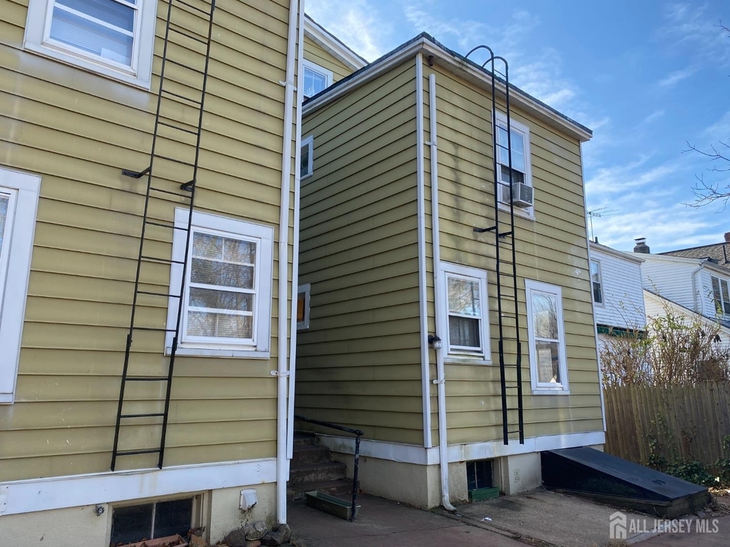 237 Montgomery Street - Photo 11