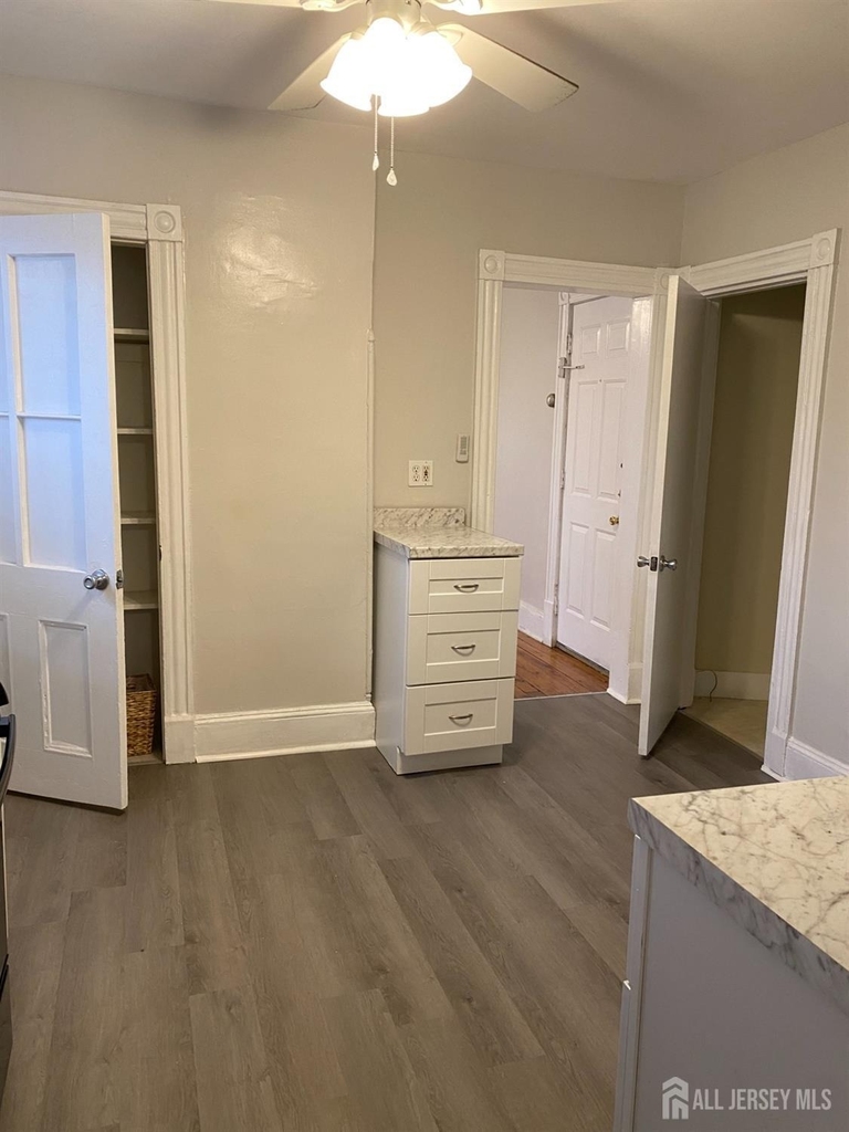 237 Montgomery Street - Photo 5
