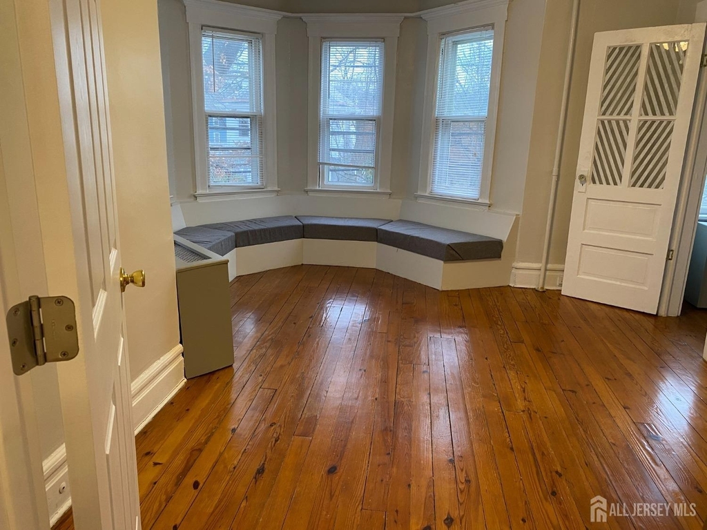 237 Montgomery Street - Photo 6