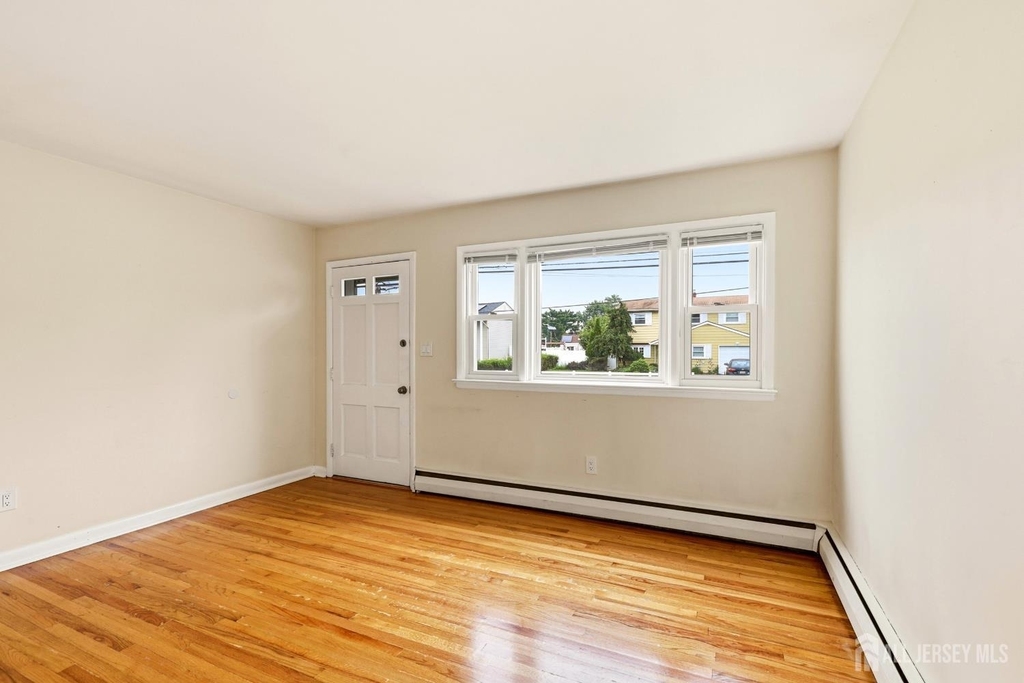 320 Suttons Lane - Photo 7