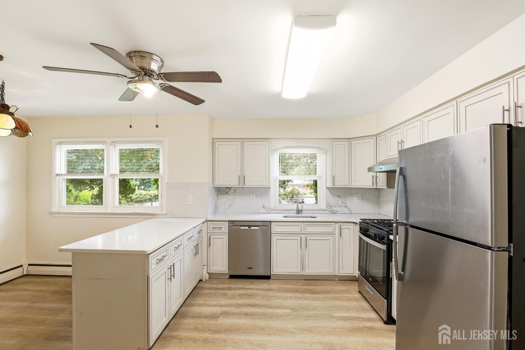 320 Suttons Lane - Photo 4