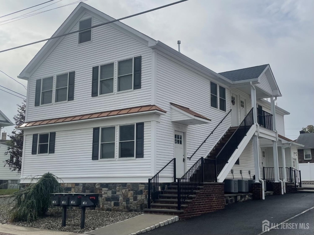 16 E Kupshe Street - Photo 0