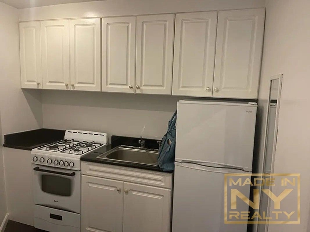 171 E 77th Street - Photo 2