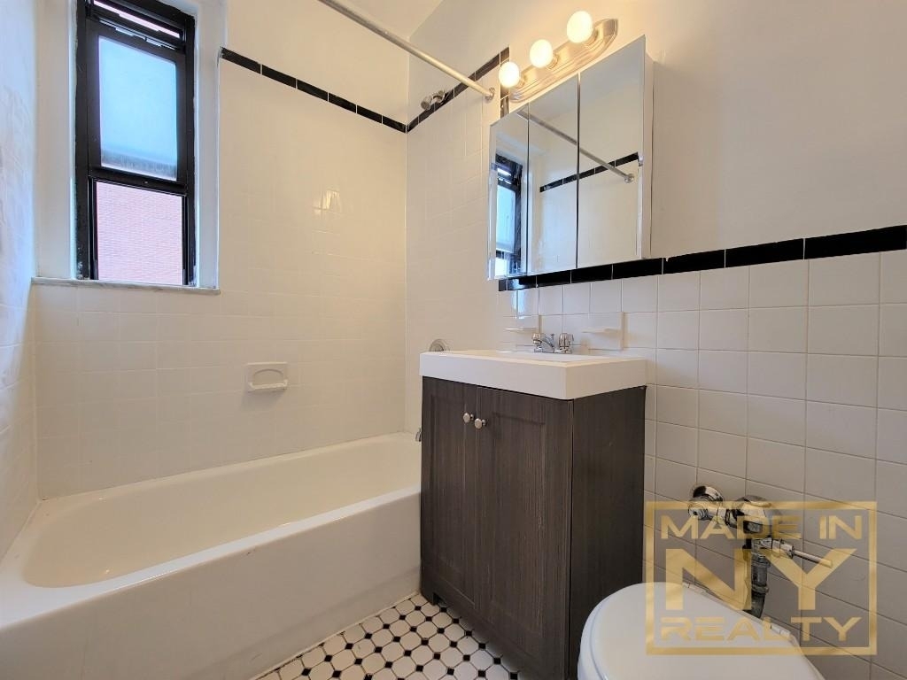 25-21 31st Avenue - Photo 3