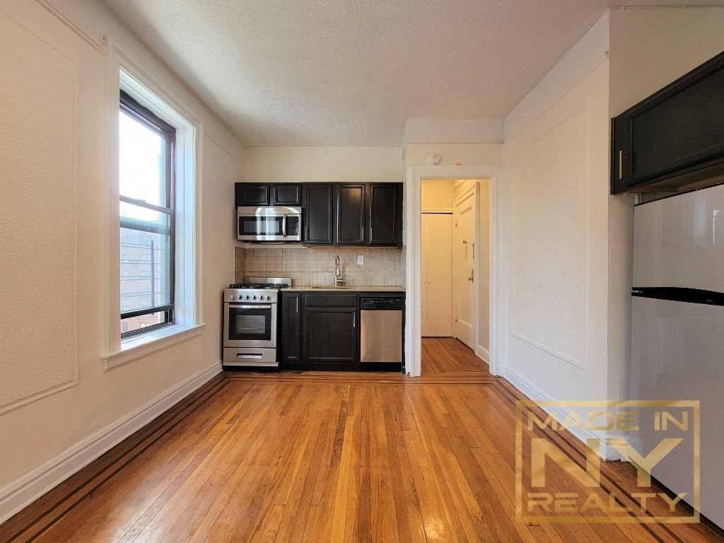 25-21 31st Avenue - Photo 0