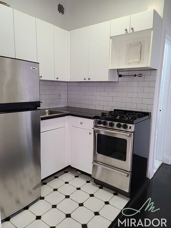 440 E 85th Street - Photo 2