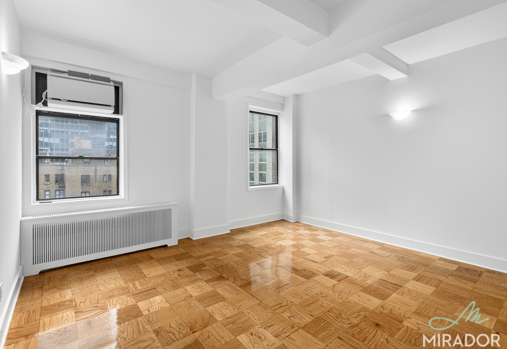 132 E 45th Street - Photo 2
