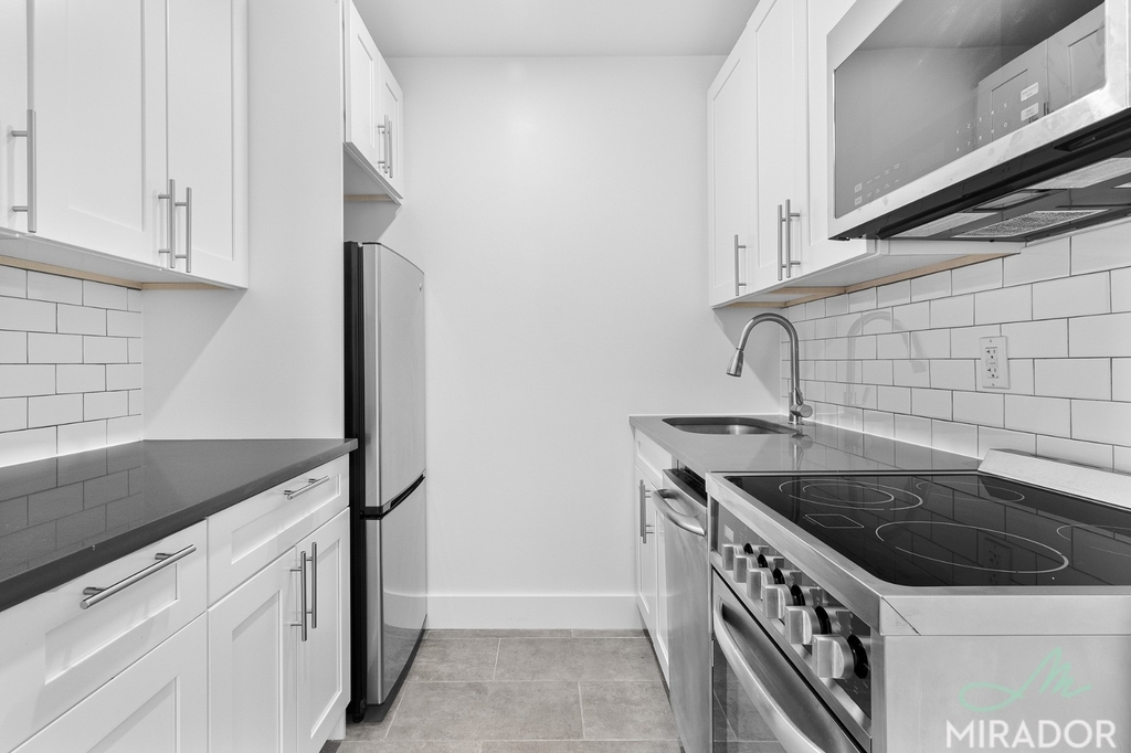 132 E 45th Street - Photo 5