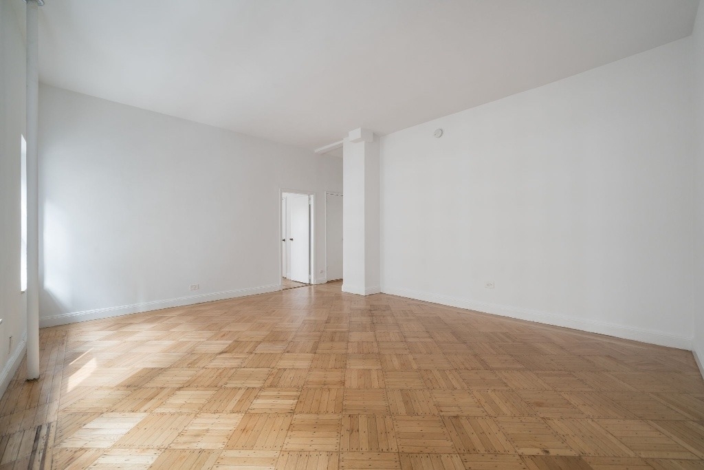 57 W 58th Street - Photo 1