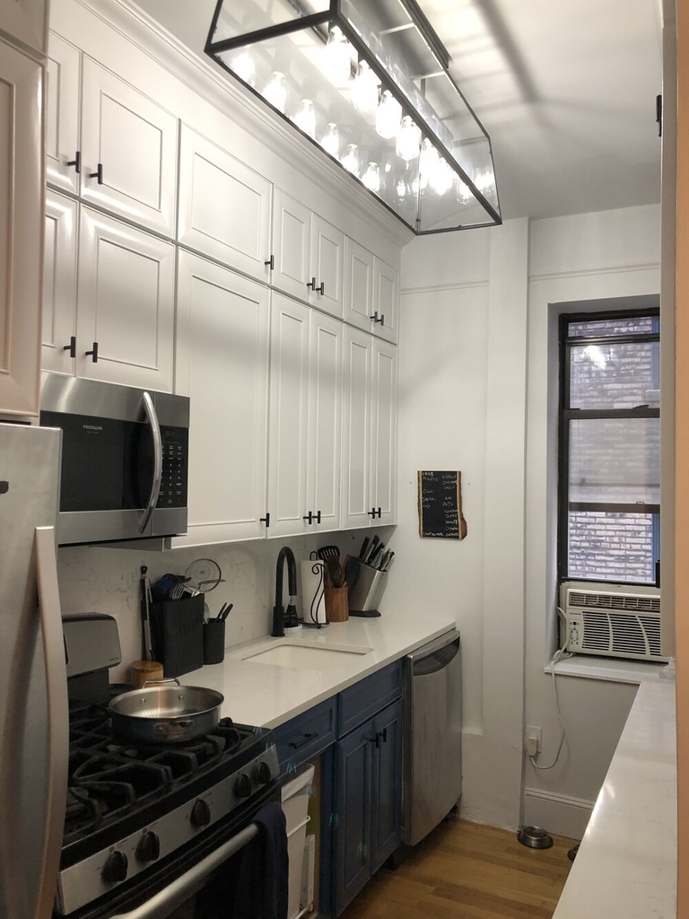 308 W 97th Street - Photo 5