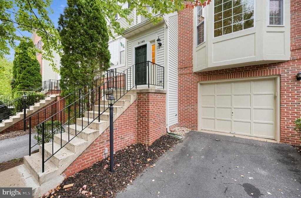 21588 Bankbarn Terrace - Photo 3