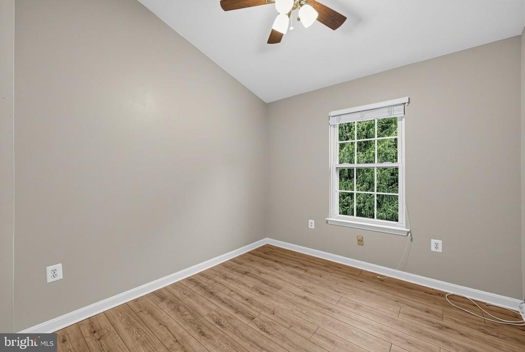21588 Bankbarn Terrace - Photo 18