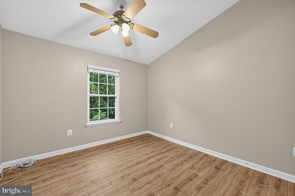 21588 Bankbarn Terrace - Photo 19